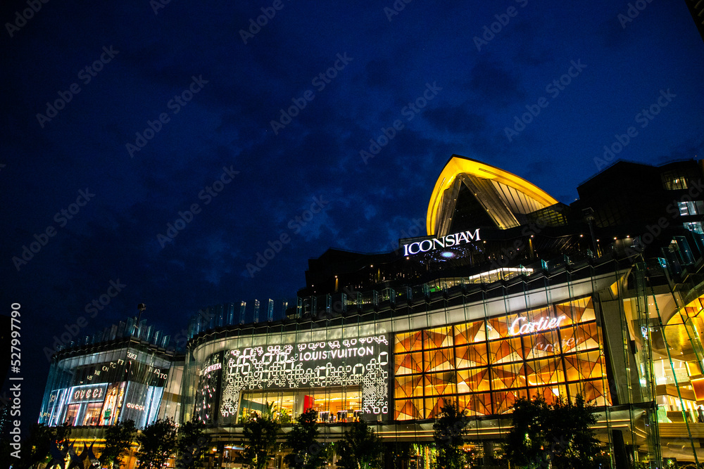 A Look Inside the New Iconsiam Mall (Photos)