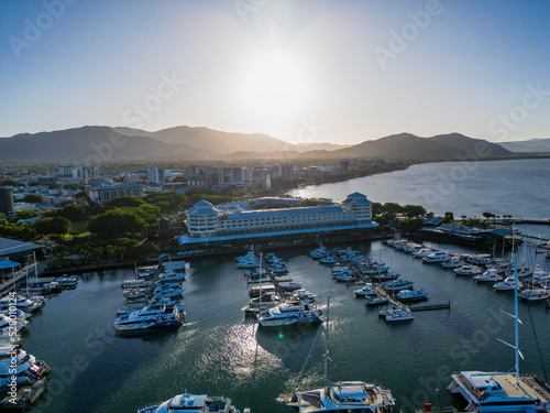 Картината върху платно Aerial sunset photo of cairns harbour and city