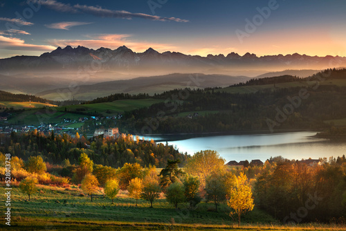 Autumn. View from the Pieniny Mountains to the Czorsztyn Castle and the Tatra Mountains. Sunset. Jesień. Widok z Pienin na zamek w Czorsztynie i Tatry.   © Arkadiusz