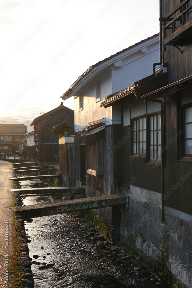 静かな春の朝、倉吉の美しい街並み（鳥取県）