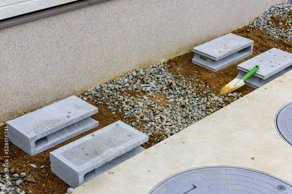 物置の組み立て、基礎作り、DIY