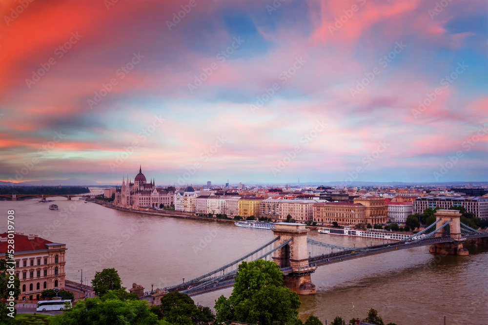 Naklejka premium Budapest sunset