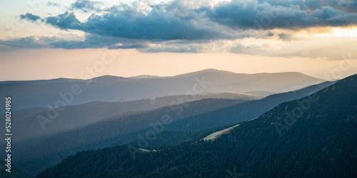 amazing landscape in Parang mountains Transalpina © Melinda Nagy