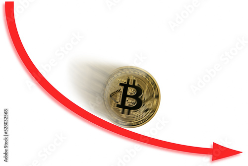 Bitcoin-Münze rollt einen Pfeil entlang nach unten als Symbol für schlechte Kursentwicklung