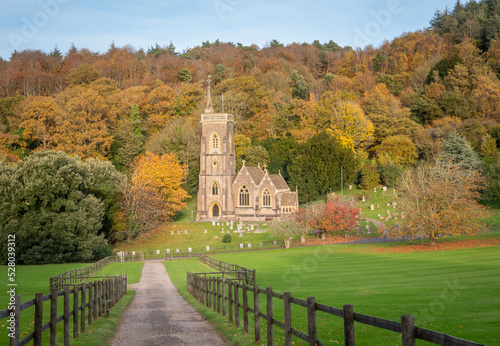 Foto Church of St Etheldreda, St Audries with the backdrop of golden autumn trees