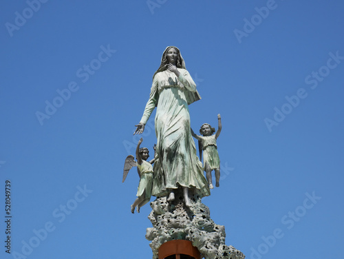 Castelpetroso - Molise - Basilica dell Addolorata - Statue of the Assumption holding two little angels by the hand