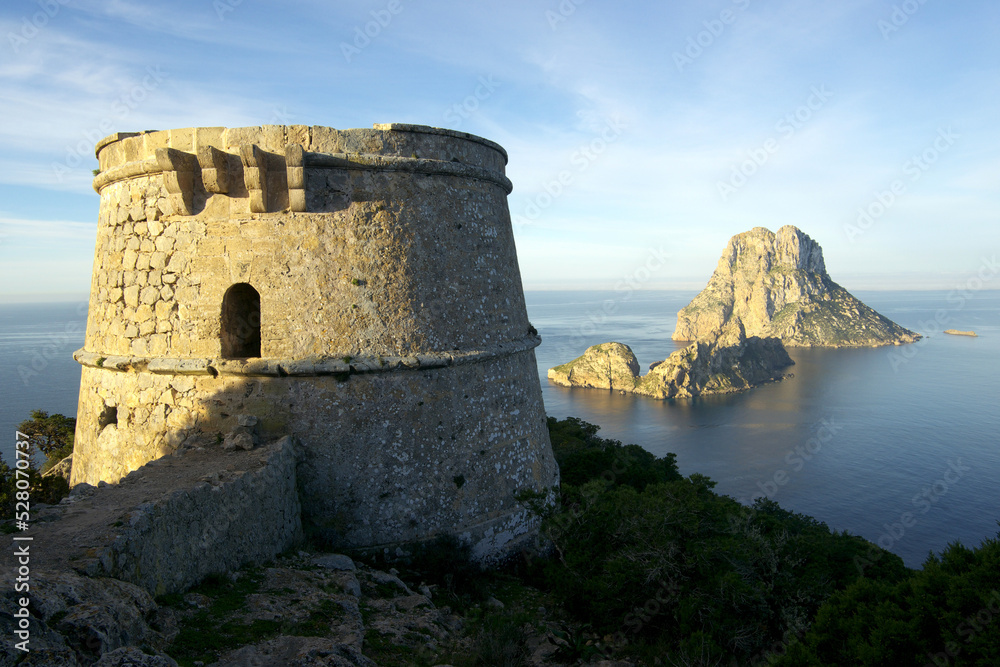 Es Vedra, torre des Savinar (Torre del Pirata). sant Josep de Sa Talaia.Ibiza.Islas Pitiusas.Baleares.España.