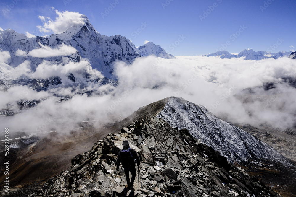 cresta del Chhukhung Ri , 5550 mts.glaciar Lhotse.Sagarmatha National Park, Khumbu Himal, Nepal, Asia.