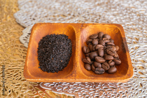 コーヒー豆と紅茶の茶葉 photo