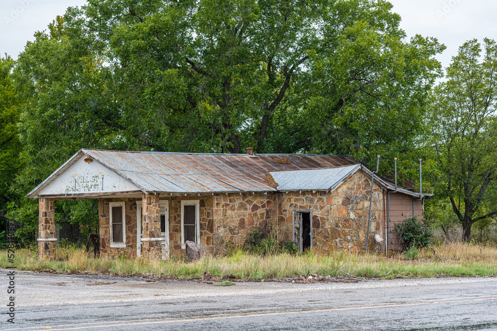 Abandoned rural Texas store along farm to market road in the late summer. Abandoned rural Texas store along farm to market road in the late summer.