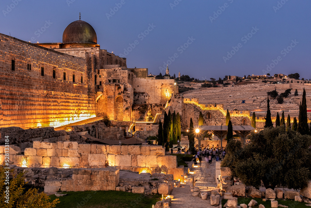 Naklejka premium Jerusalem Old City at NIght - View from Dung Gate towards Temple Mount and Al Aqsa