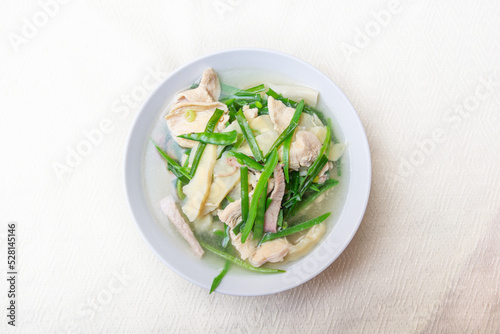 siu kau soup, with vegetables and chicken