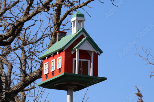 фотографія schoolhouse birdhouse