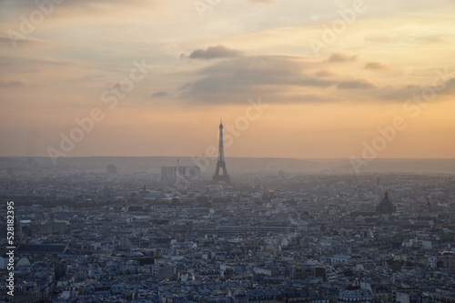 eiffel tower in Paris © Raw2Cut