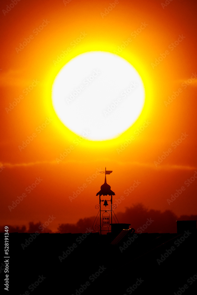 Glockenturm im Sonnenuntergang