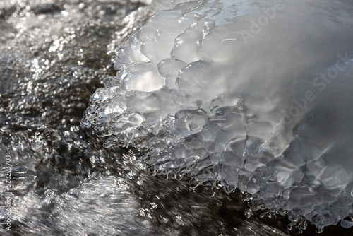 Eisformen durch Spritzwasser © Rolf Müller