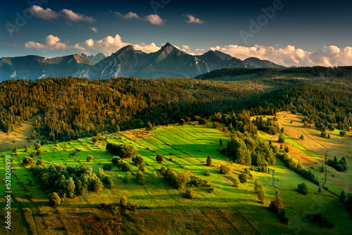 Fototapeta Naklejka Na Ścianę i Meble -  View of the Tatra Mountains from Osturna in Slovakia. Summer, mountain, glade. Widok na Tatry z Osturni na Słowacji. Lato, góra, polana. 
