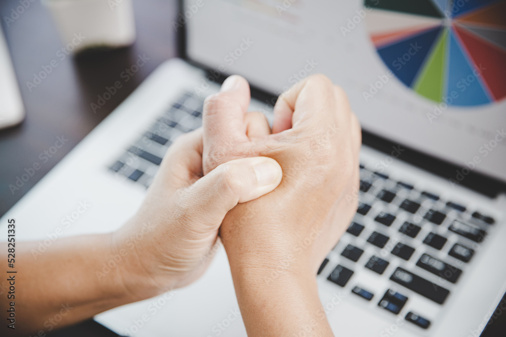 Foto de Arthritis person, finger woman ache from working in office