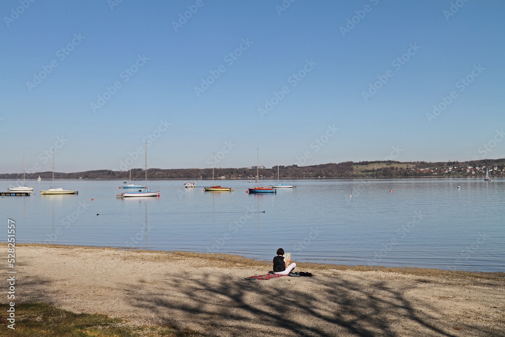 Frau am See