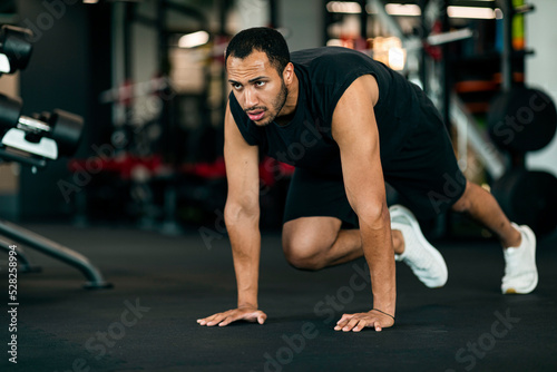 Sporty Motivated African American Man Making Crossfit Training In Modern Gym