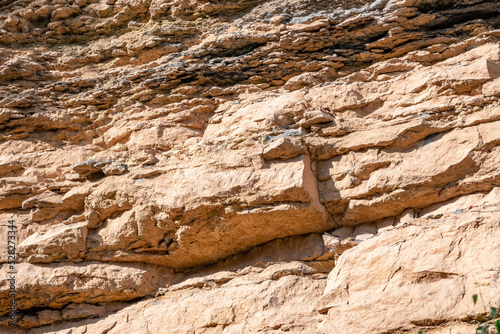 stone wall background in the sun © Ulrich