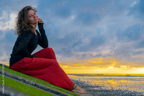 Quadro su tela Frau am Wattenmeer (AG) - Ostsee