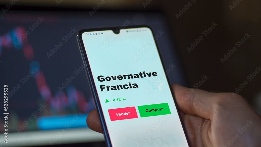 Un inversor está analizando el governative francia etf fondo en pantalla. Un teléfono muestra los precios del ETF para invertir. Un inversor está analizando el governative francia etf fondo en pantalla. Un teléfono muestra los precios del ETF para invertir.