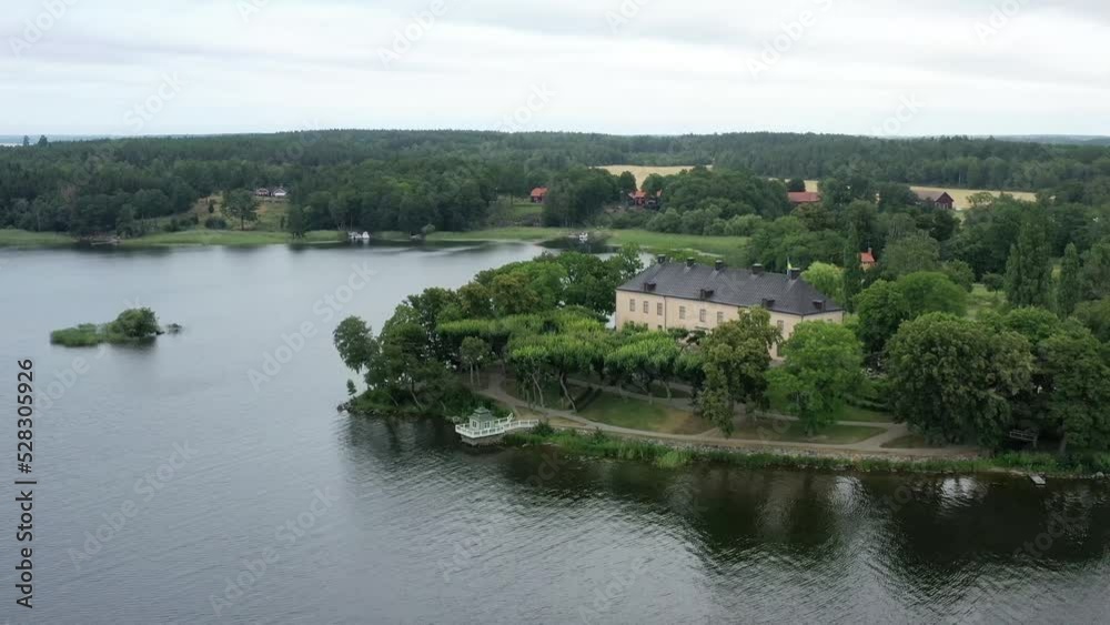manoir et château sur les bords du lac Mälar (Mälaren) en Suède
