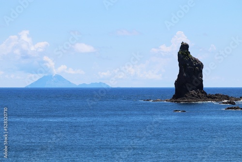 火之神公園　立神岩と硫黄島の風景 photo