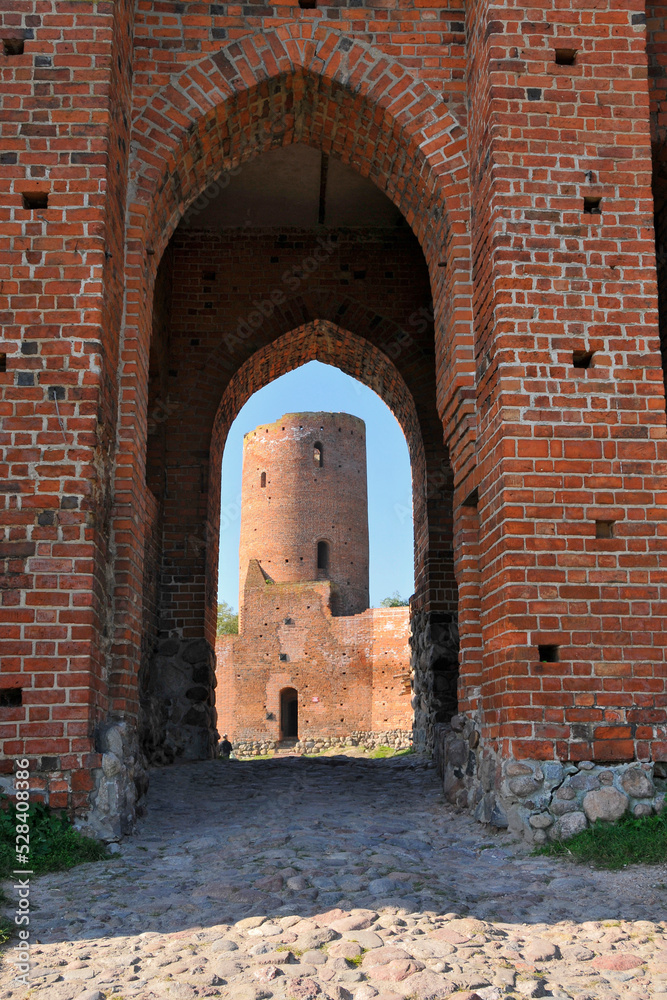 Obraz premium Gothic castle of the Dukes of Mazovia build in 14th and 15th century by Prince Janusz I Elder. Tower with entrance gate. The castle is located in Czersk, Masovian voivodeship, Poland.