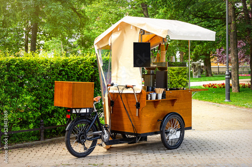 Fototapeta Naklejka Na Ścianę i Meble -  Street coffeeshop in the summer park