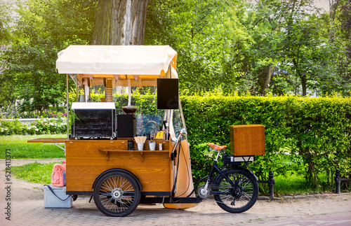 Street coffeeshop in the summer park