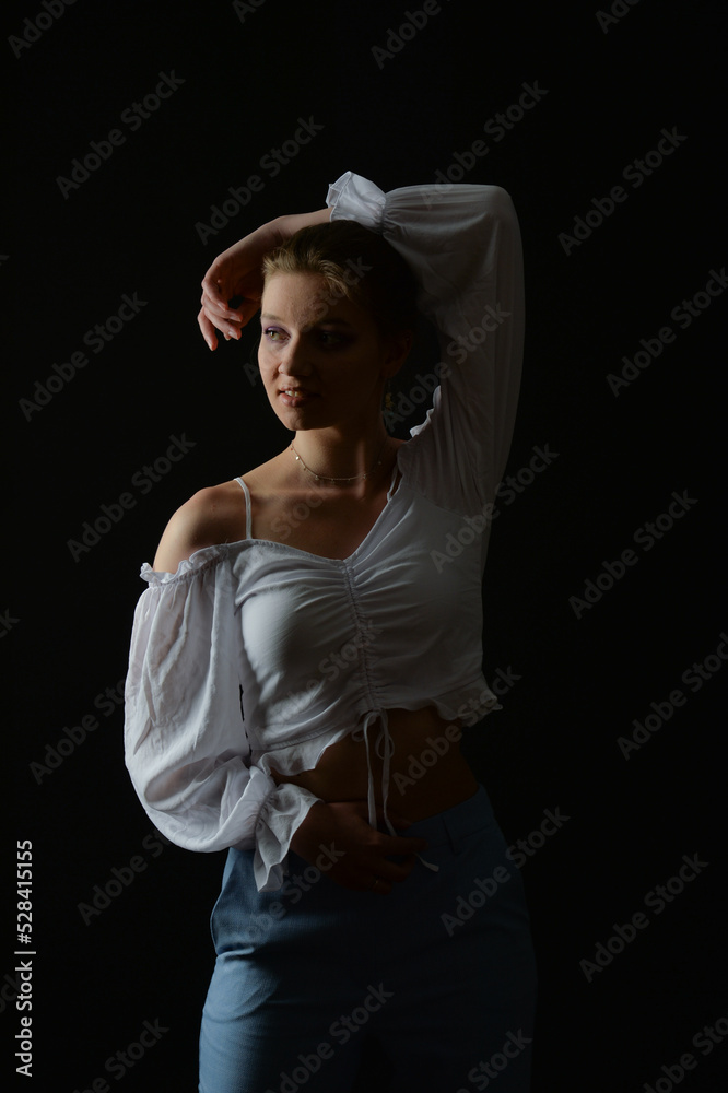 model frau jung langebeine bluse weiß blaue hose businesslook erfolgreich glamour taff cool model frau jung langebeine bluse weiß blaue hose businesslook erfolgreich glamour taff cool