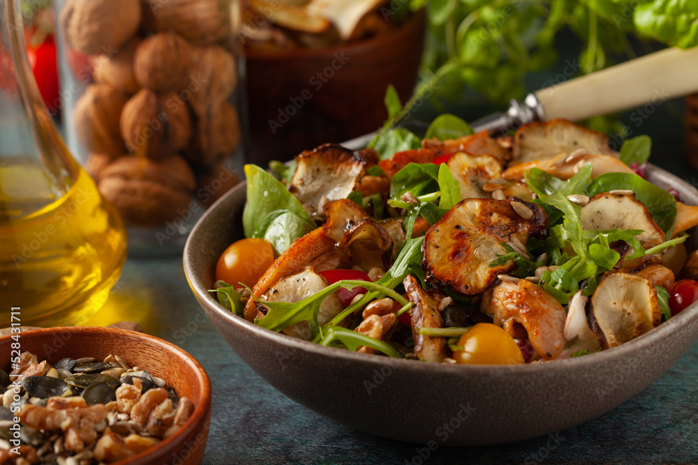 Chicken salad with topinamburu crisps. Chicken salad with topinamburu crisps.