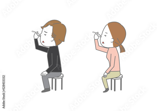 自主検査　検査キットを使って自分で抗原検査をしている人