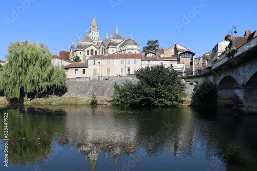 La rivière l'Isle dans Périgueux, ville de Périgueux, département de la Dordogne, France