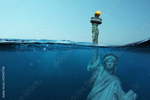 Tablou canvas Statue of Liberty Underwater