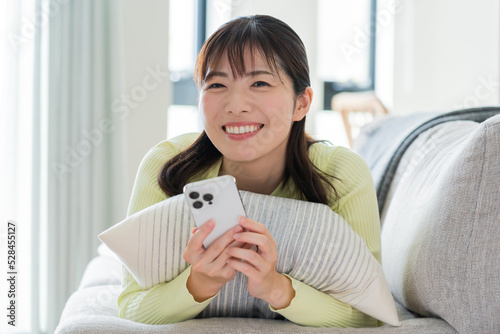 携帯を密日本人女性
