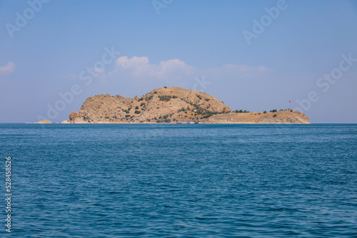 island in the sea © CelikAli