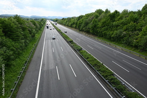 Ungewöhnlich leere Autobahn  A2 im Auetal © hydebrink