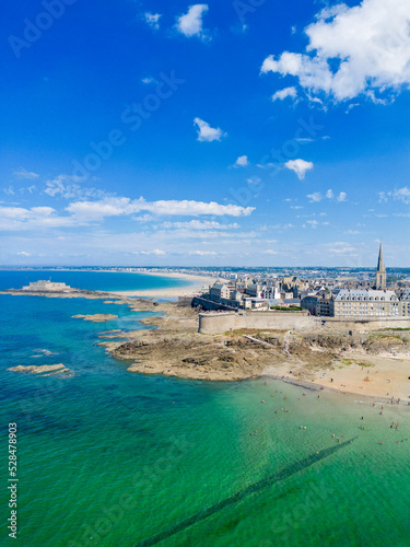 Fotografie Vue aérienne de Saint-Malo en Bretagne, France
Aerial view of Saint Malo in Brit