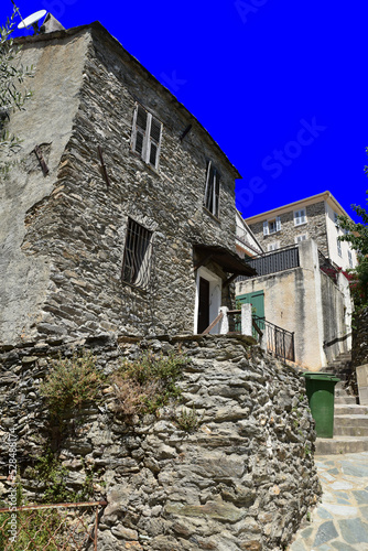 Maisons de pierre dans le Nebbio. Corse photo