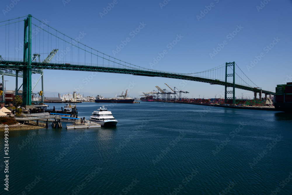 Naklejka premium Los Angeles, port of San Pedro. Vincent Thomas bridge. Container cranes in the background