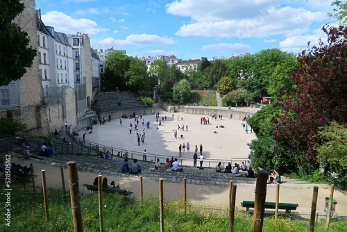 Arènes de Lutèce à Paris, d’époque gallo-romaine, avec des joueurs de pétanque (France) photo