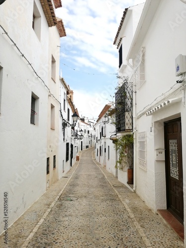 Un pueblo pequeño de España © Natalia