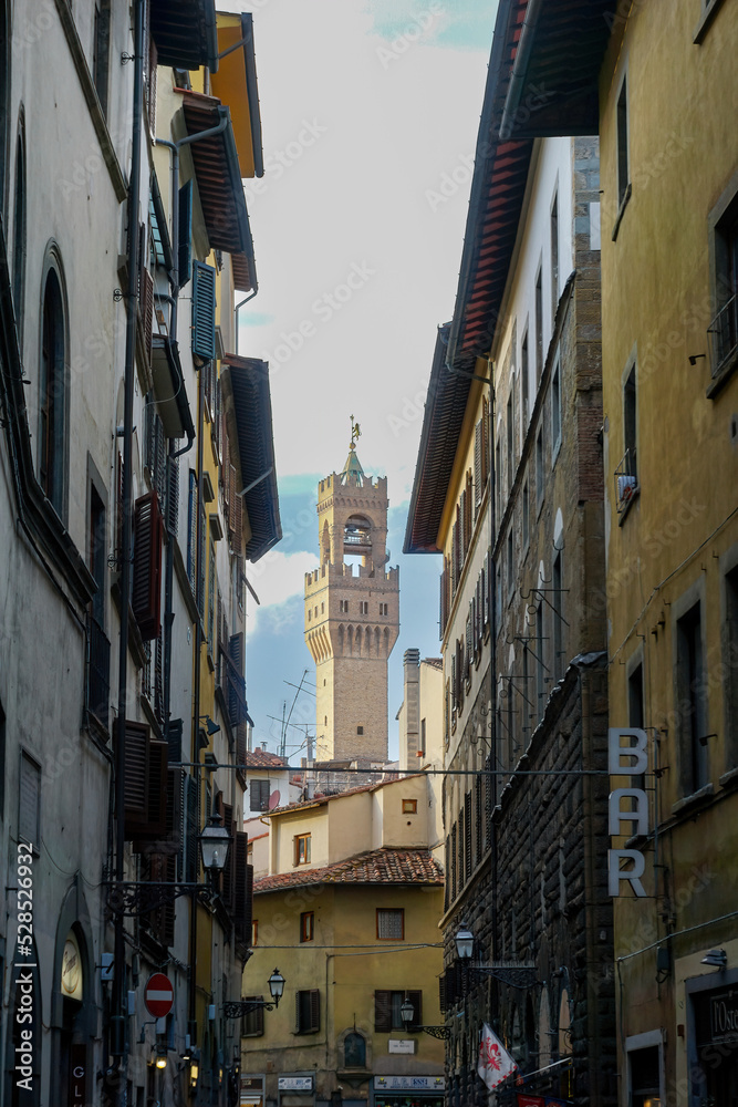 Gasse in Florenz, Blick auf Turm des Platz der Signora 