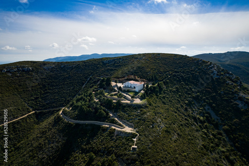Fotografía aérea de la ermita de Sant Antoni en la sierra de Irta, Peñíscola.