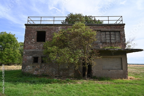 Fotografija World war two military airfield control tower Forma RAF Woolfox Lodge, Rutland