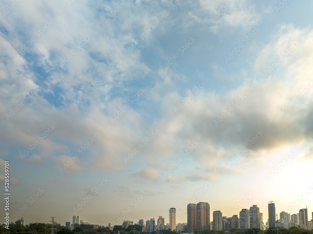 Foto aérea de prédios comerciais em São Paulo