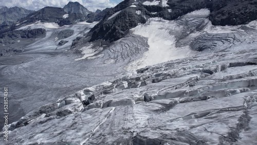 Cascata dal ghiacciaio photo